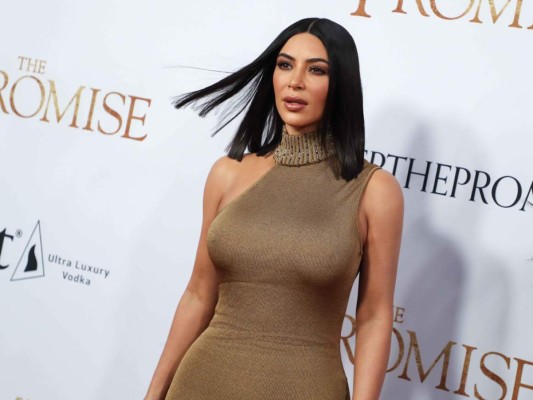 Kim Kardashian responde a críticas por su celulitis