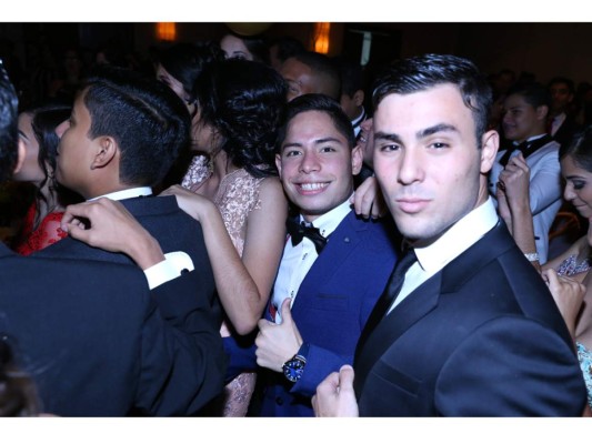 Mayan School celebra su prom al estilo los Oscar