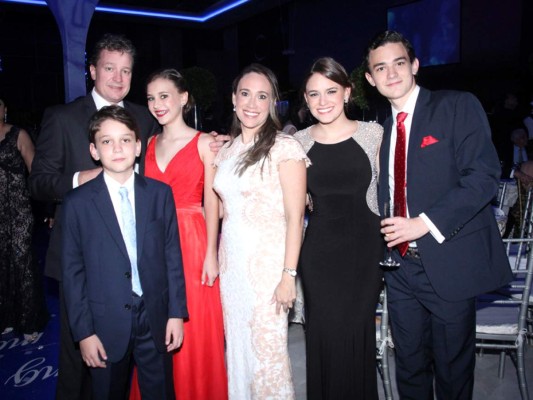 David y Diana Berkeley con sus hijos.