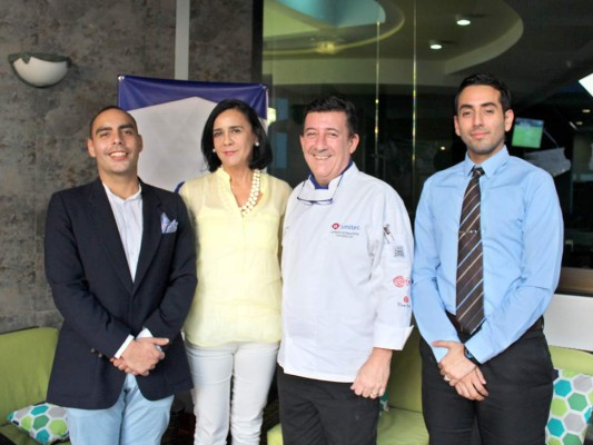 El chef Jose Luis Escalante, Mandy Bermúdez del Centro Gastronómico Rojo Loft, chef Daniel O´Connor y Omar Guzmán gerente del Hotel Plaza Juan Carlos