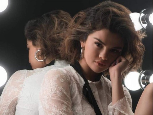 Selena Gómez<br/>Su primer álbum como solista Stars Dance, logrando la posición numero uno en los Billboard, teniendo una época marcada de drama, pero logrando sacar fuerza para culminar una época exitosa en su nuevo éxito Lose you to leve me.<br/>