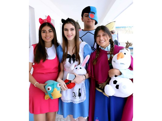 Isabella Rivas, Paola Caminals, David Oyuela y Ana Paola Lizano