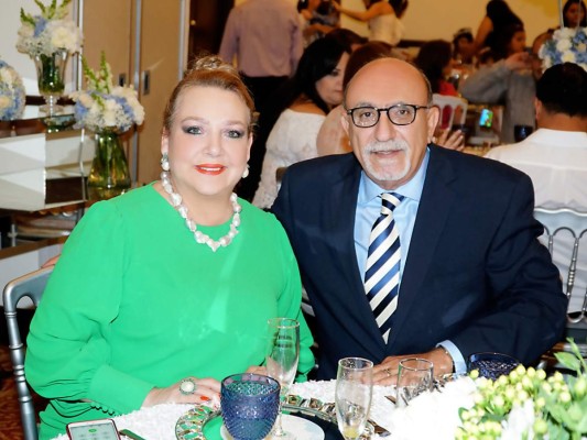 La familia Rodríguez Banegas celebra elegante recepción