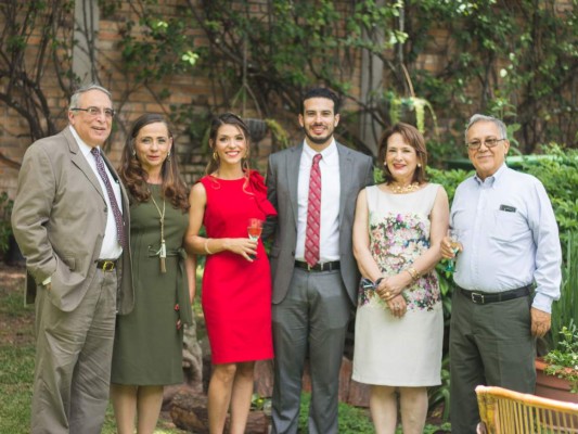 Los padres de la novia: Carlos Calderon Jr, Sofía Stella Clare de Calderon, los novios Sofía, Juan Carlos, los padres del novio Marco y Patricia Mendieta (fotografías: Natalia Venegas)