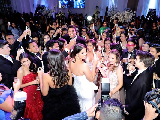 Momentos capturados por el lente de Estilo: Prom Night Academia Los Pinares 2019  