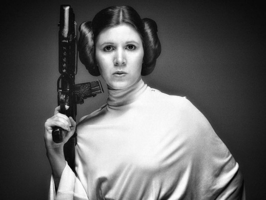 Carrie Fisher la actriz que interpretara a la Princesa Lea Organa en cuatro episodios de la saga Star Wars falleció el 27 de diciembre a los 60 años, por padecimientos cardíacos
