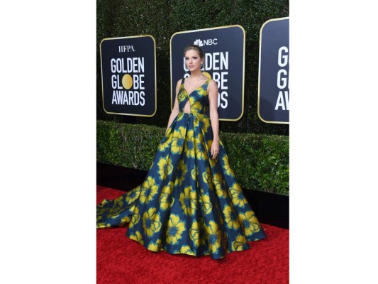 Aunque muchos esperaban un look diferente de Taylor Swift nosotros amamos su atuendo. Este vestido se convirtió en una verdadero obra de arte sobre la alfombra roja y convirtió a taylor en una diosa de los prints. Sin duda es algo que la diva del pop no suele usar pero supo lucirlo y se miraba hermosa