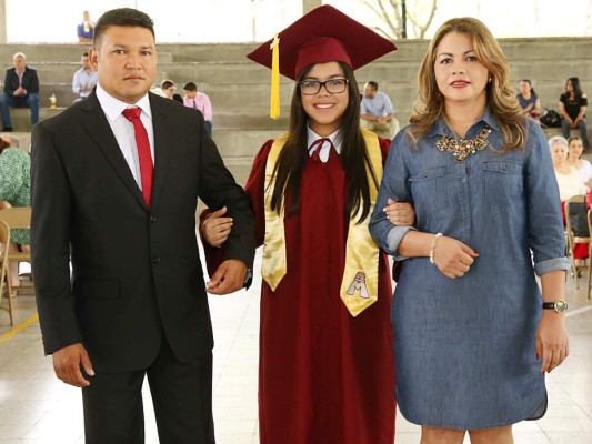 Entrega de títulos de Mayan School I parte