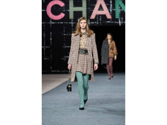 Confirmada la temporada del tweed en la pasarela de Chanel Otoño/invierno 2022