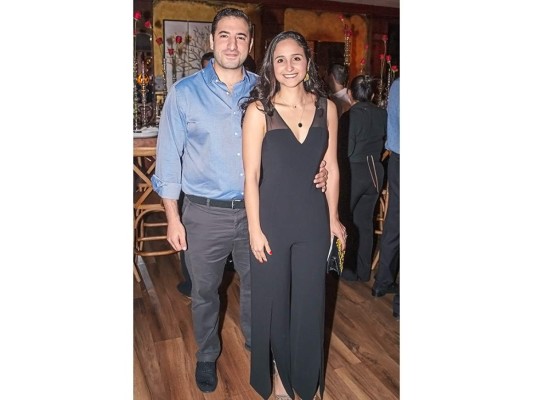 Alejandro Chahín e Isabel Valdez se despiden de su soltería  
