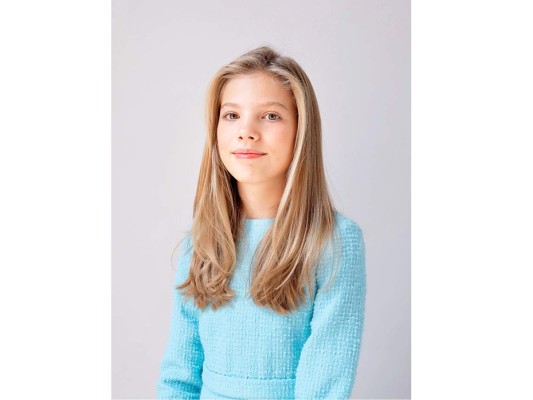 La infanta Sofía de 12 años, en un baby blue look