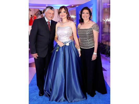 Los Seniors 2019 de la Del Campo International School despiden High School con una distinguida gala