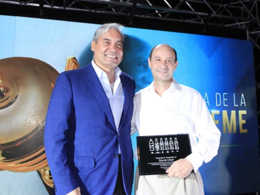 Alegre despedida para Boyce Lloyd  