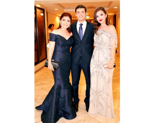 Revista Estilo elige a las Best Dressed de la Prom Night de Academia Los Pinares 2019  