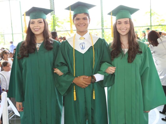 Entrega de títulos DelCampo International School II parte