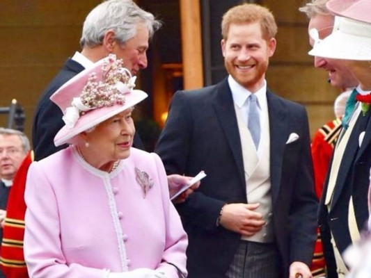 El príncipe Harry estuvo presente en la fiesta del jardín organizado por la reina Isabel II