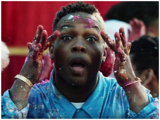 Todrick Hall. Aparece repleto de pastel y tiene su propia carrera musical.
