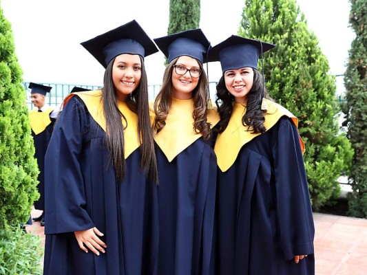 Graduación de la Estancia School