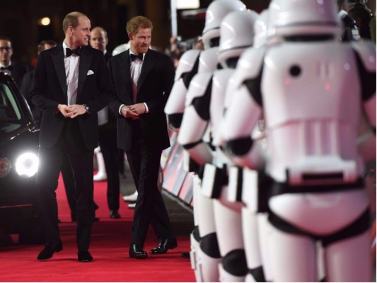 William y Harry en la premiere de Star Wars: The Last Jedi  