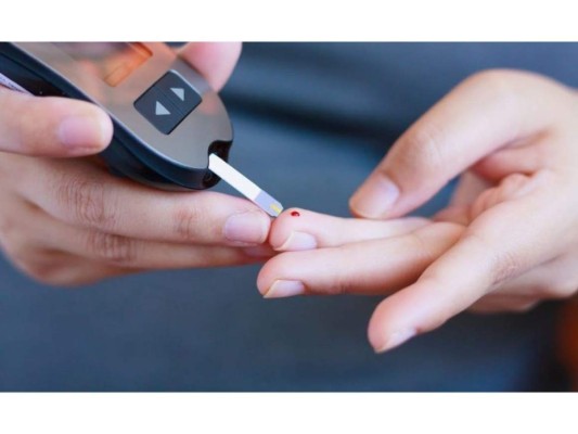Regula el azúcar en la sangre<br/>El consumo de miel permite eliminar la glucosa de la circulación y por tanto, reduce el azúcar en la sangre.<br/>