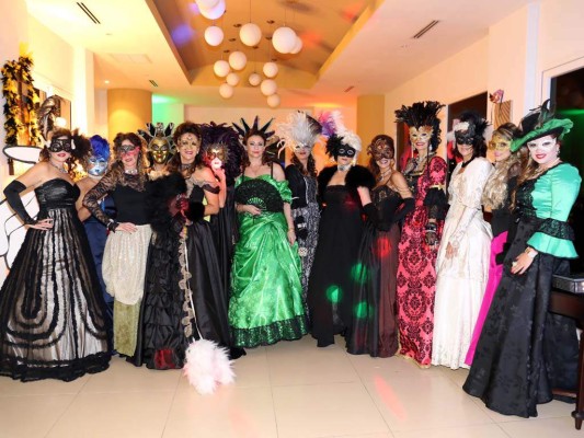Lilian Pineda, Tere Castillo, Emilia Farach, Brenda Rodríguez, Karla Toledo, Sofía Morazán, Pili Kafati, Celeste Villela, Maribel Martínez, Ceci Bertrand, Alexa Kafati, Farah Román, Blanca Nájera