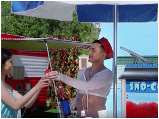 Adam Rippon. Además de ser un atleta olímpico, Adam es carismático, atractivo y sexy vendedor de conos de nieves. Rippon es el primer atleta abiertamente gay en competir en los Juegos Olímpicos de Invierno y luego dominó Dancing With The Stars.