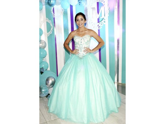 La fiesta de los 15 años María Alejandra Castejón La fiesta de los 15 años María Alejandra Castejón