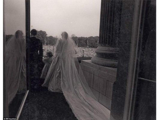 Fotos nunca antes vistas de la boda del príncipe Carlos y la princesa Diana