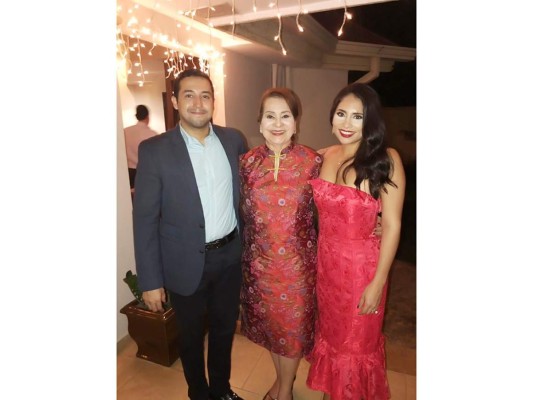 Héctor Bustillo y Sara Bogran se comprometen en matrimonio  