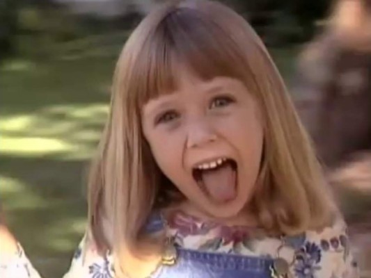 Nació el 16 de febrero de 1989 en Sherman Oaks, California.