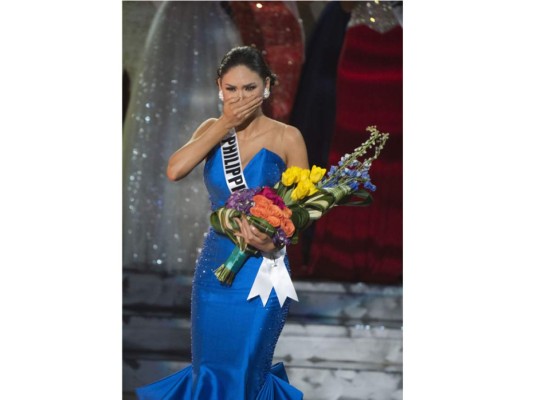 Por error, coronan Miss Universo a Miss Colombia