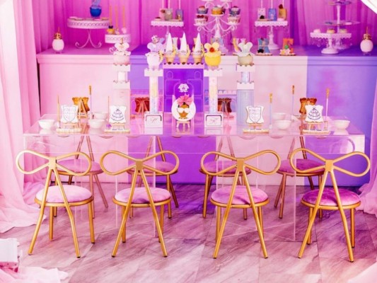Los pequeños invitados tuvieron sus propios lugares donde sentarse a disfrutar de la celebración.
