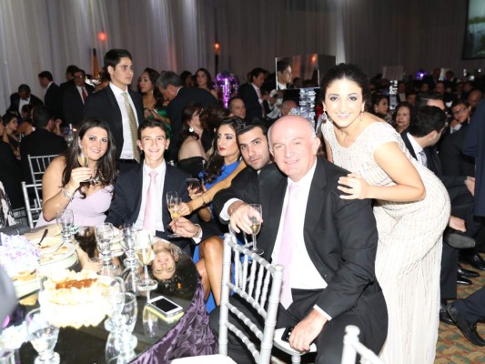 Tatiana y Pedro Espinoza junto a Esteban y Michelle Espinoza