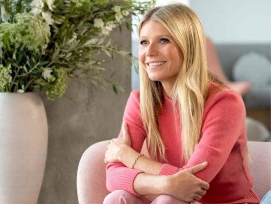 Gwyneth Paltrow viajó de intercambio a España cuando era adolescente, por lo que habla español de manera muy fluida.