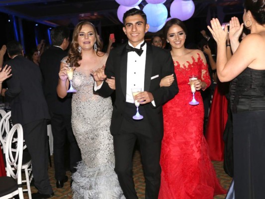 Senior Prom de la Escuela Americana