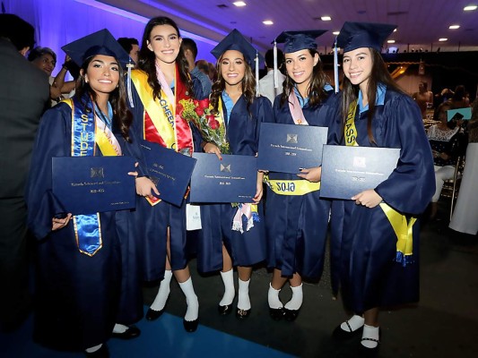 Entrega de títulos a la generación 2019 de la Escuela Internacional Sampedrana  