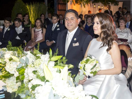 Así disfrutaron los novios José Eduardo Tinoco y Giselle Rojas su boda civil