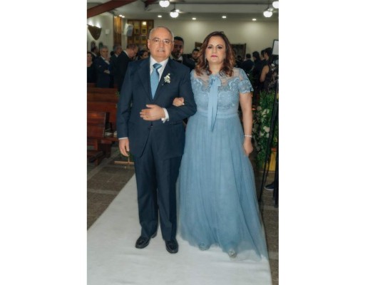 Los padrinos de boda de Giselle:Raymond Maalouf y Raymunda Maalouf.