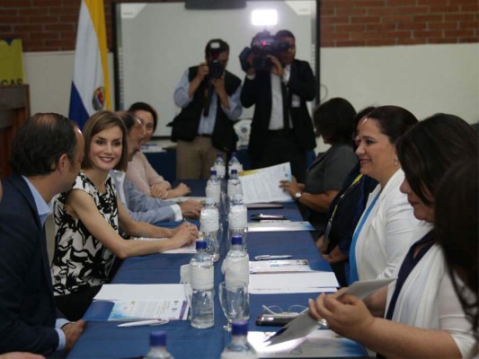 Reina Letizia visita la Universidad Nacional Autónoma de Honduras