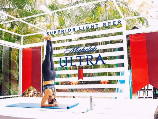 Un éxito el Ultra Yoga Brunch by Michelob Ultra y Estilo   