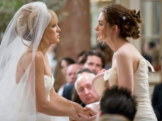Esta producción del 2009 sigue siendo una de las favoritas del ciberespacio. En ella Anne sacó su lado romántico y además de ficción, hizo realidad su sueño de niña de convertirse en novia. Ahora puedes disfrutar de la guerra entre Liv y Emma a través de Netflix.