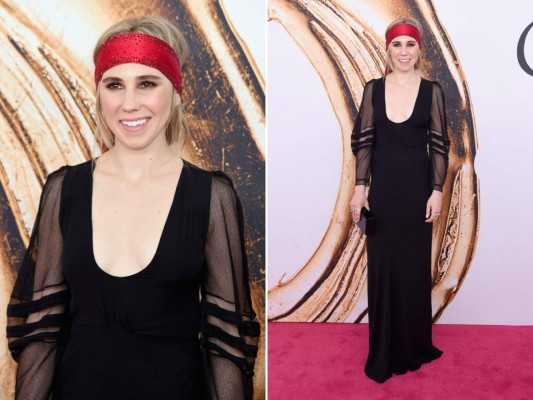 Zosia Mamet en un vestido de Maiyet, joyería de John Hardy y bolso de Edie Parker