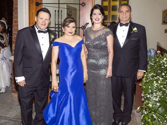 Roberto Ferrufino y Gabriela Alvarado celebran boda eclesiástica   