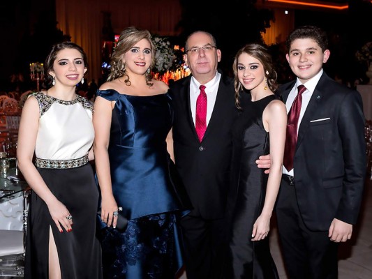 Lorena, Lorena, Héctor, Stephanie y Héctor Kattán.