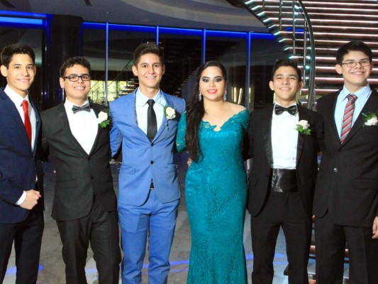 Prom night de los seniors del Valle de Sula