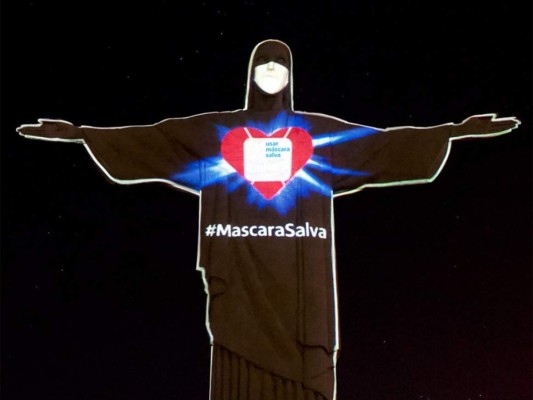 El Cristo Redentor de Rio de Janeiro se ilumina para concientizar sobre el uso de mascarilla