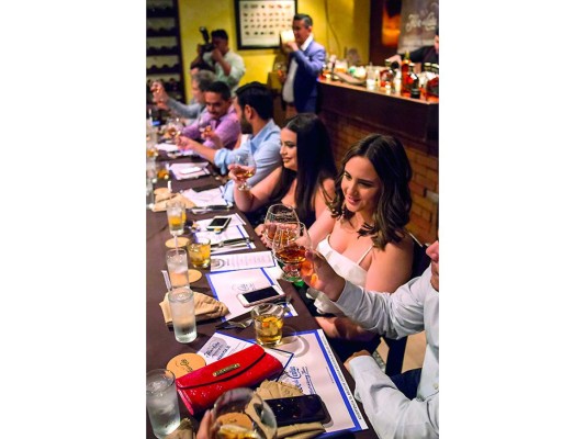 Una noche entre cócteles y gastronomía by Flor de Caña  