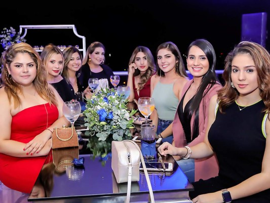 Cóctel para presentar la marca de maquillaje Kryolan