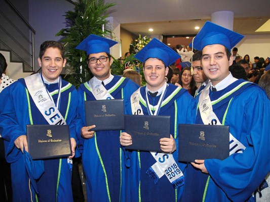 Misa de Acción de Gracias por los nuevos graduados de Santa María del Valle  