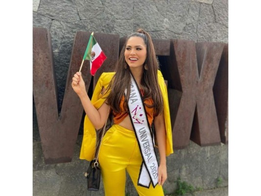 La mexicana creció en el estado de Chihuahua. Se ha interesado por la imagen de su tierra natal y es una embajadora de turismo de este lugar.